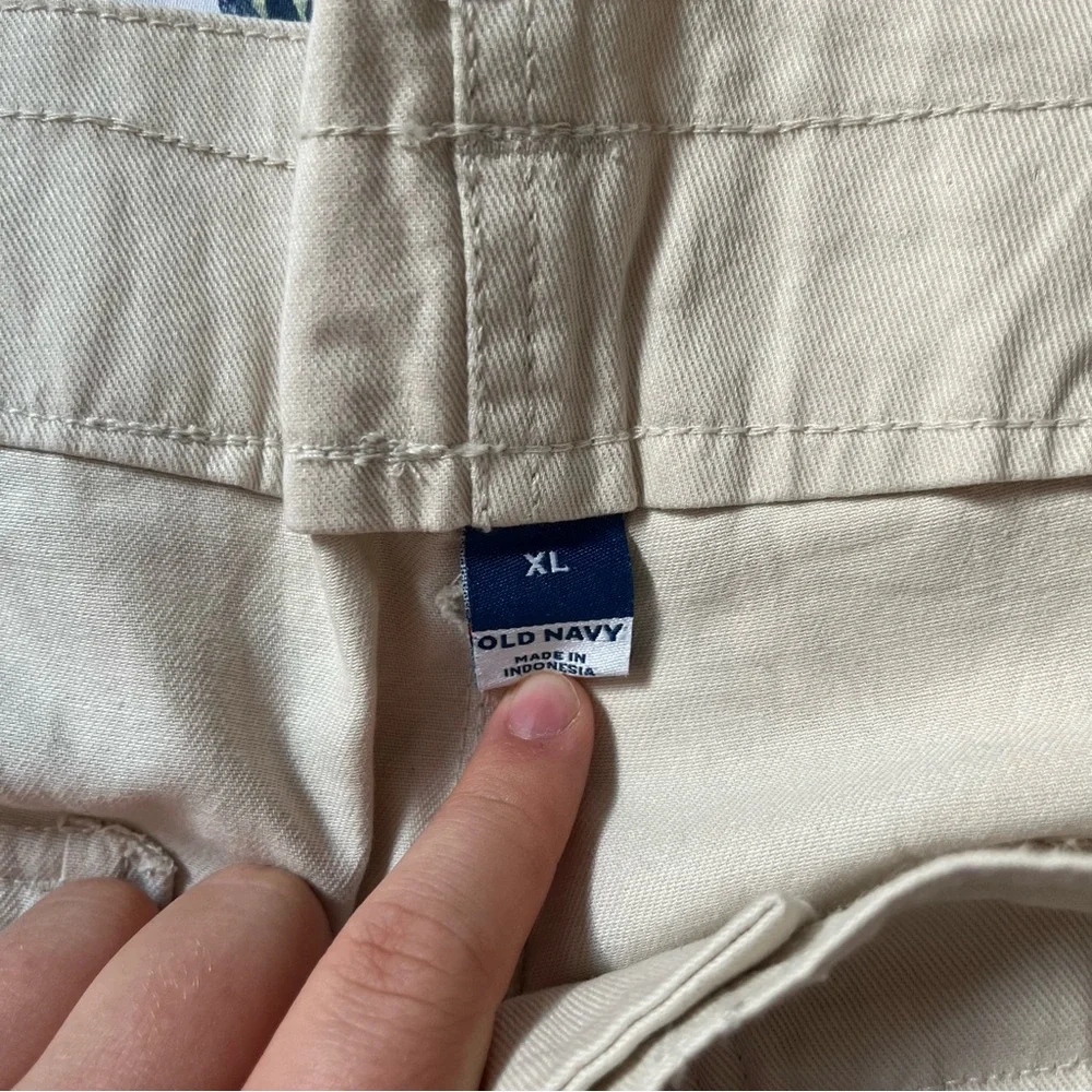 Old Navy Extra Wide Leg High Waisted Cargo Pants - Picture 4 of 5